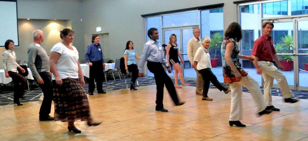 Full class of people learning to dance.Photo by Ulli Brunschweiller